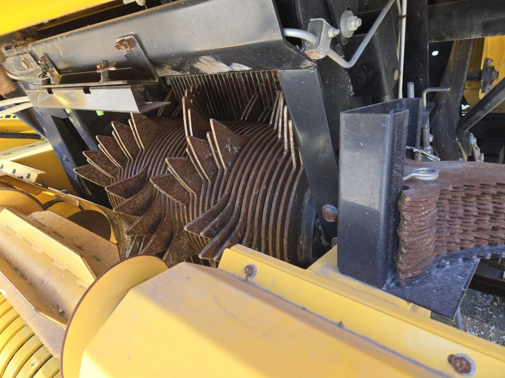 2022 New Holland BB330R Plus
