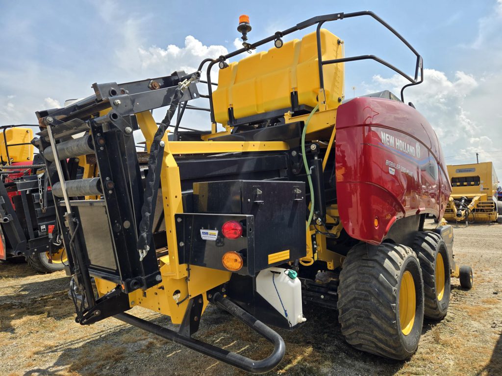 2022 New Holland BB330R Plus