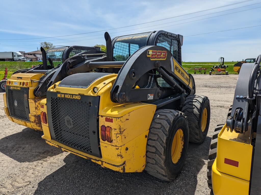 2013 New Holland L223
