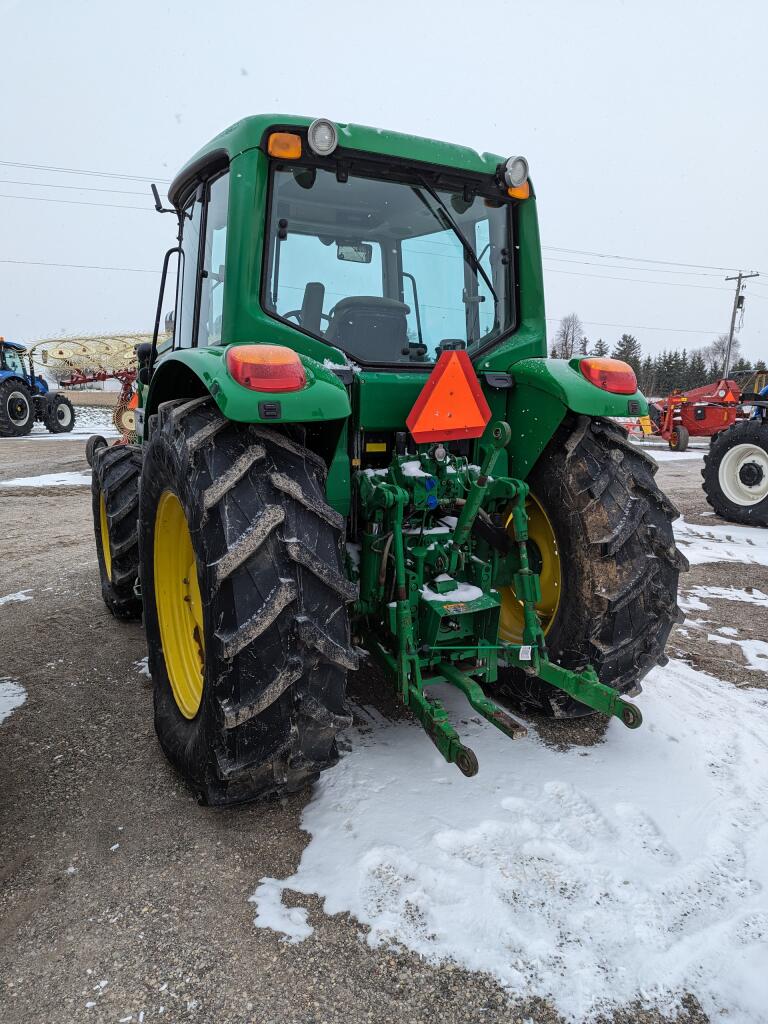 2011 John Deere 6230