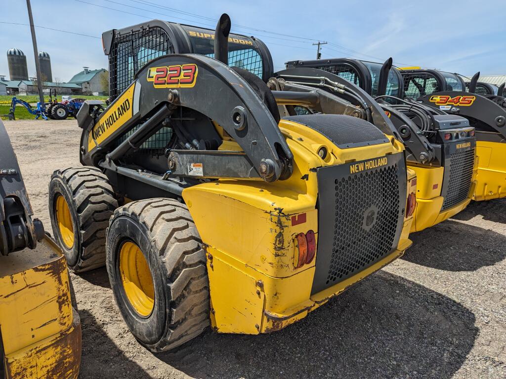 2013 New Holland L223