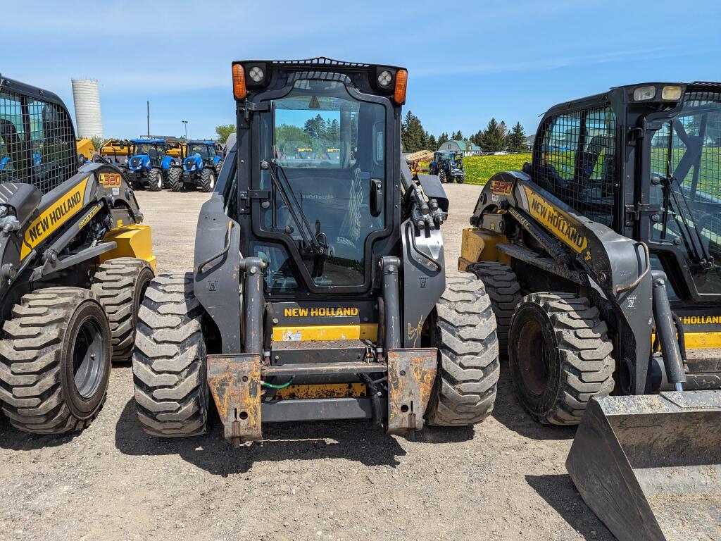2013 New Holland L223