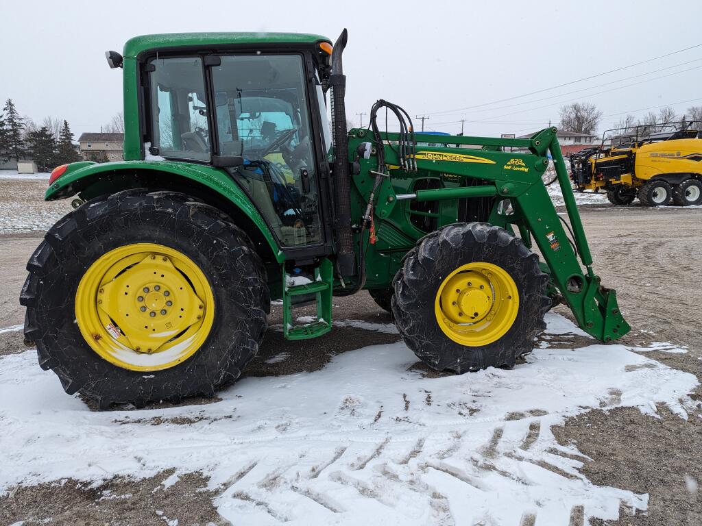 2011 John Deere 6230