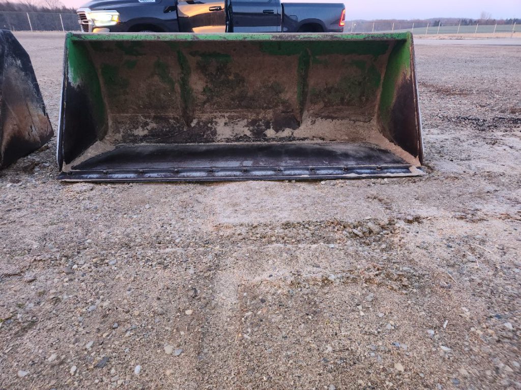 2011 John Deere 6230
