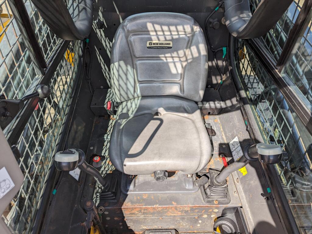 2018 New Holland L218