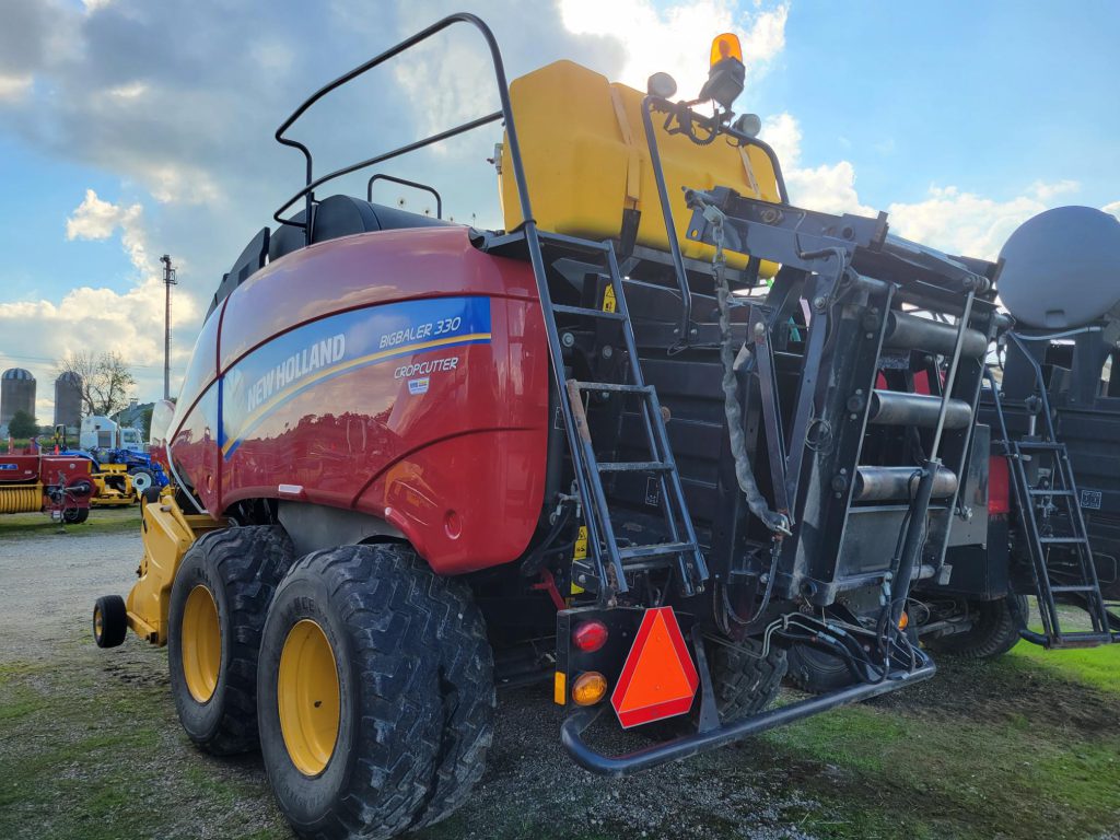 2016 New Holland BB330R