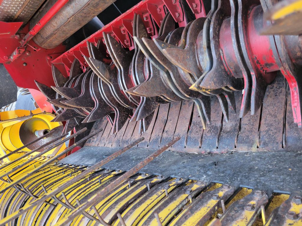 2006 New Holland br740a