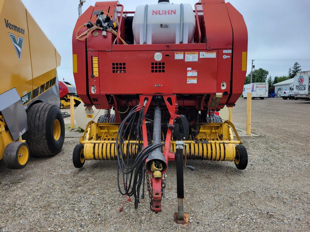 2006 New Holland br740a