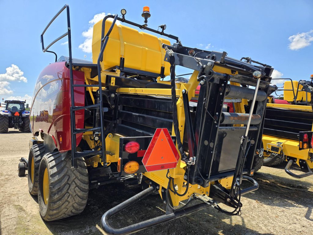 2022 New Holland BB330R Plus