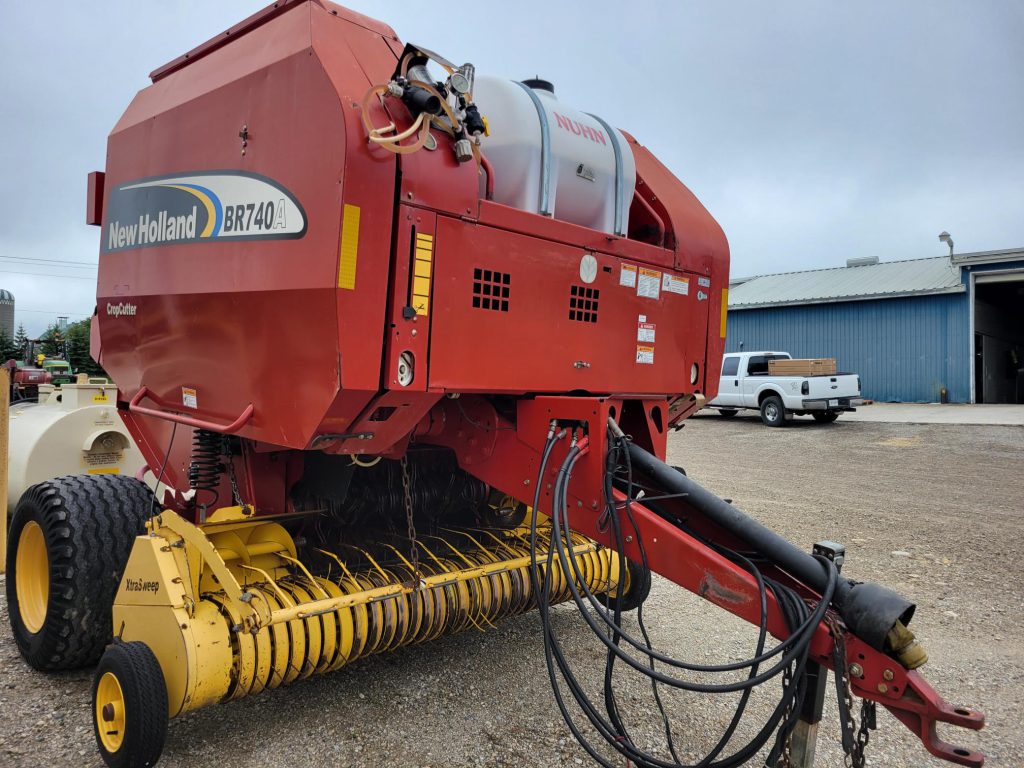 2006 New Holland br740a