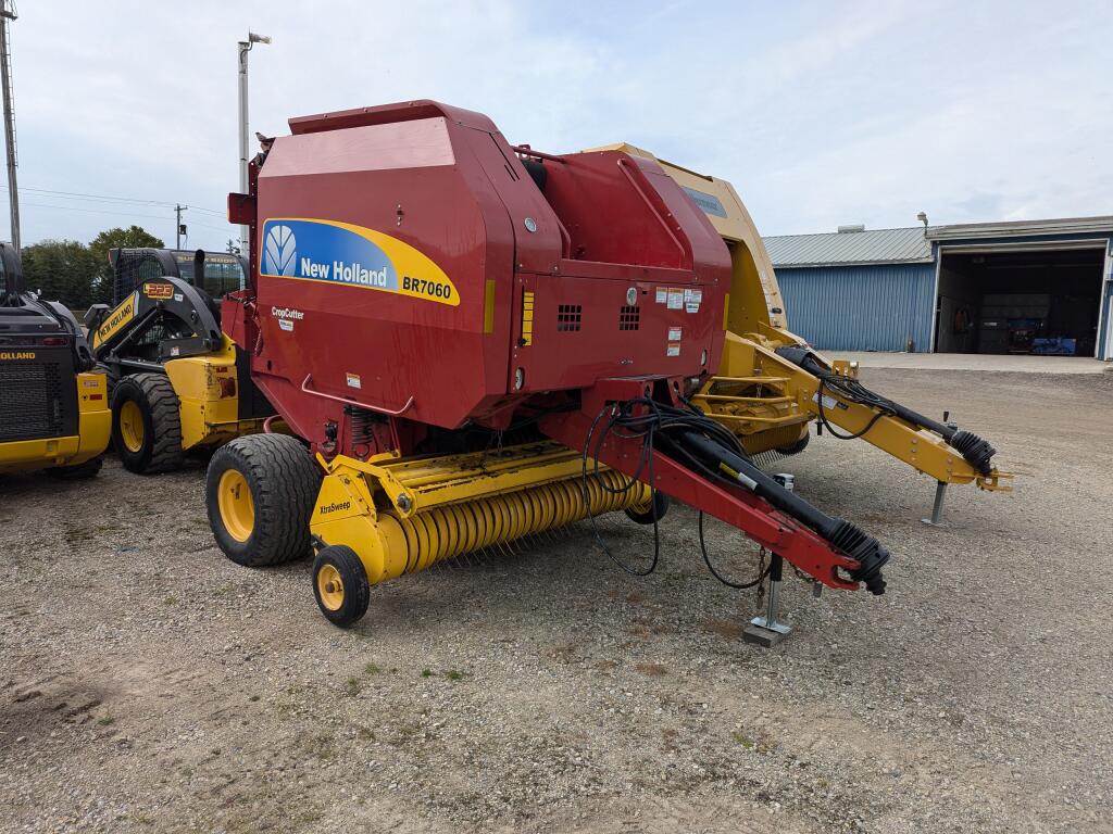 2014 New Holland BR7060
