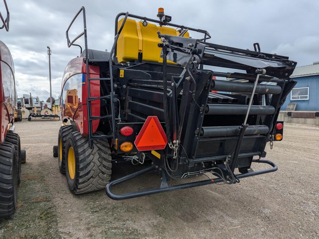 2019 New Holland BB340R