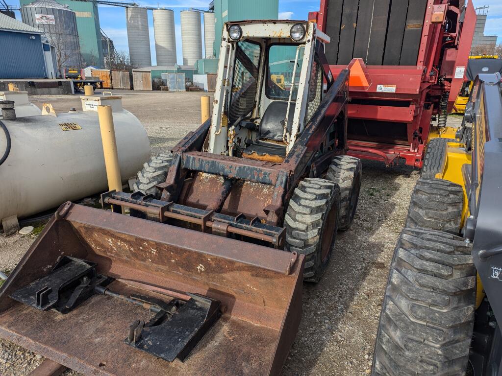 1990 New Holland L555