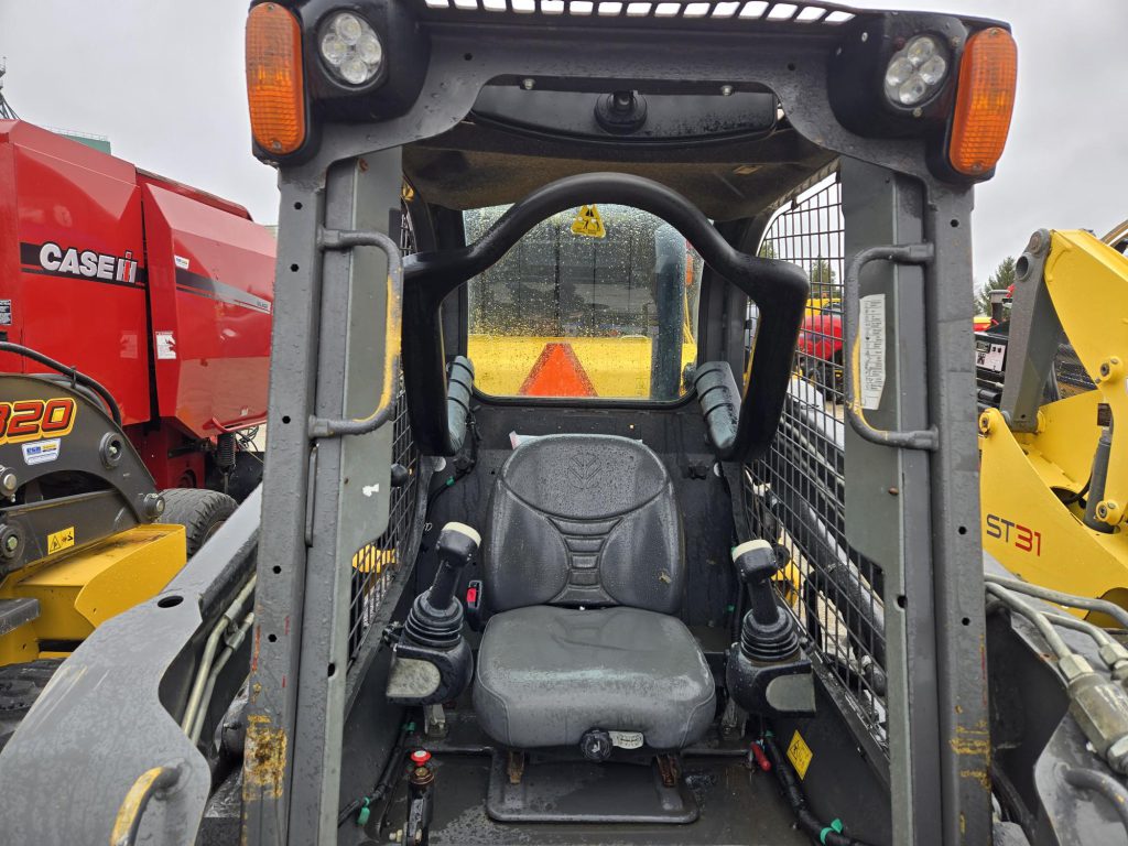 2015 New Holland Construction L218