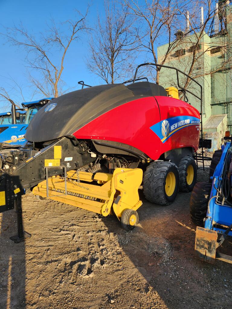 2017 New Holland BB340R Plus