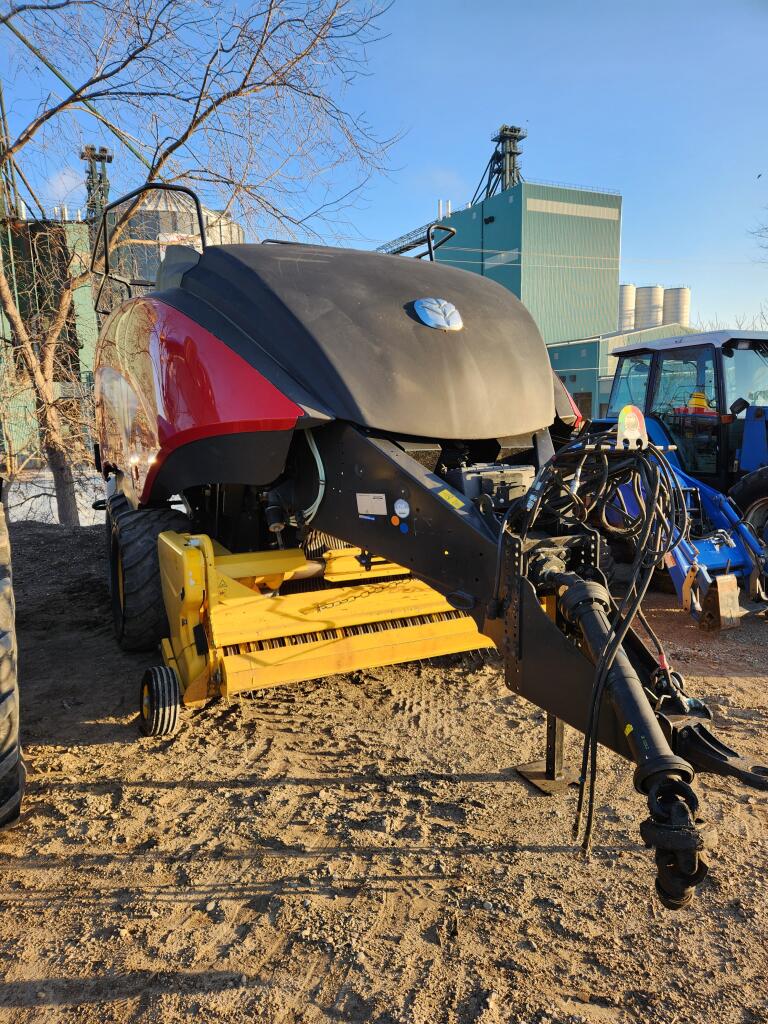 2017 New Holland BB340R Plus