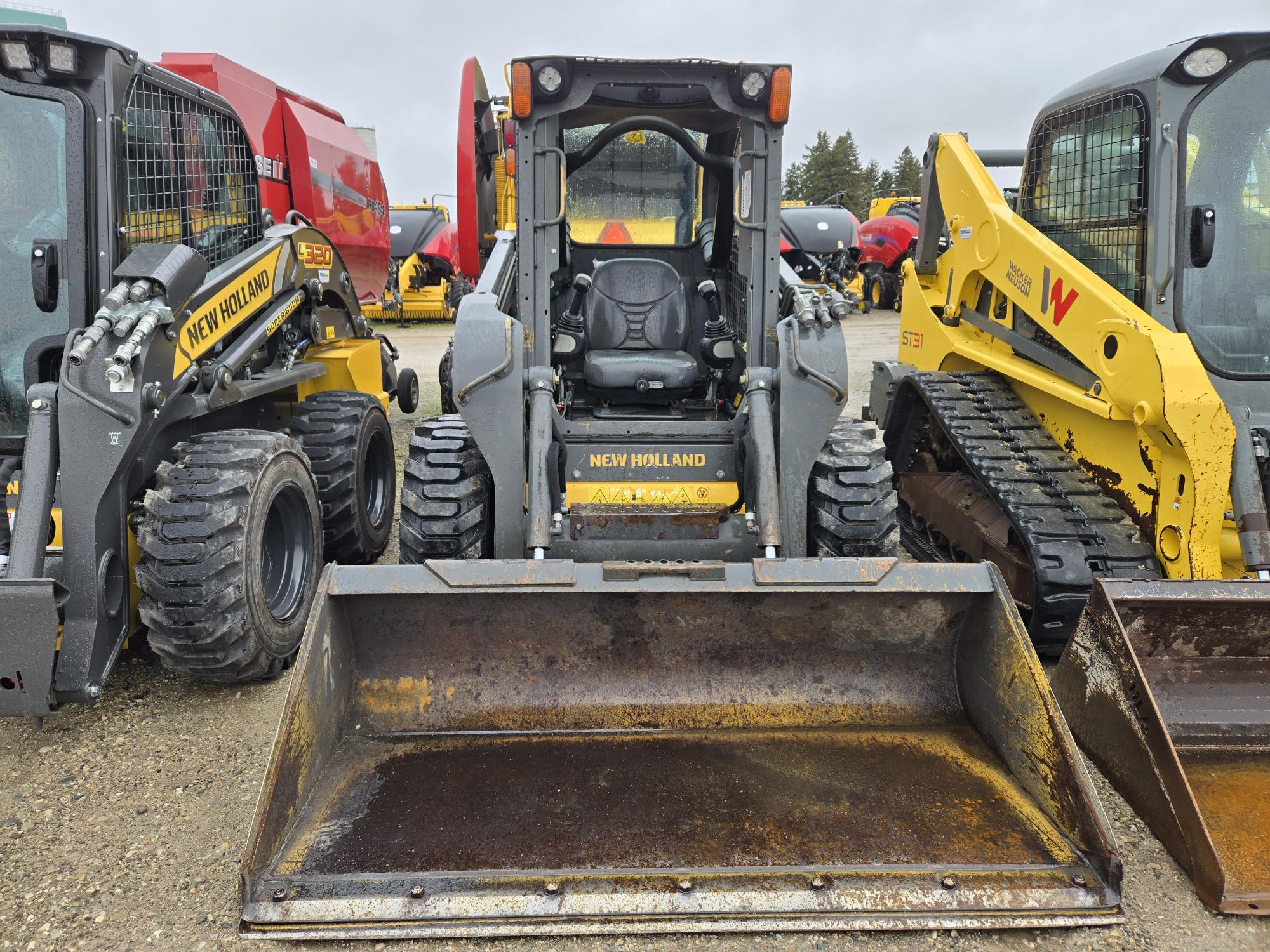 2015 New Holland Construction L218