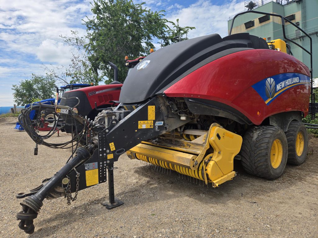 2019 New Holland BB330R Plus
