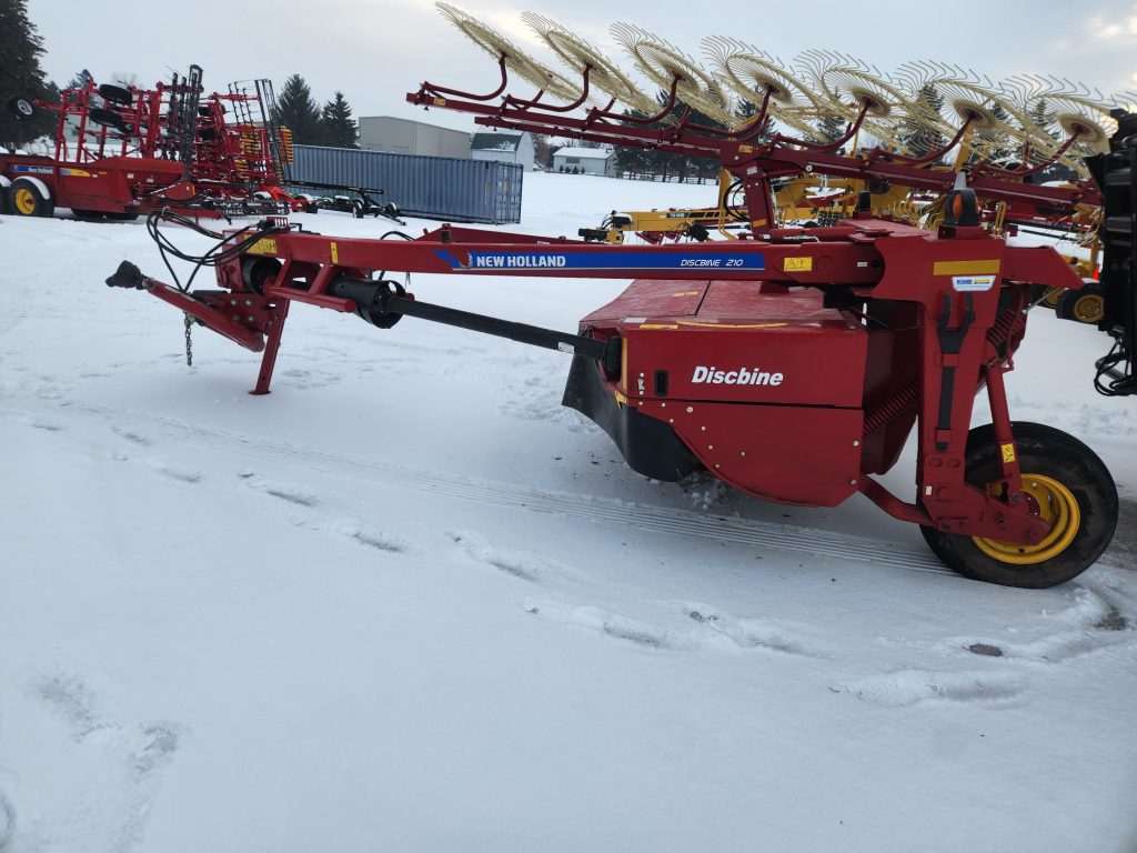 2021 New Holland 210