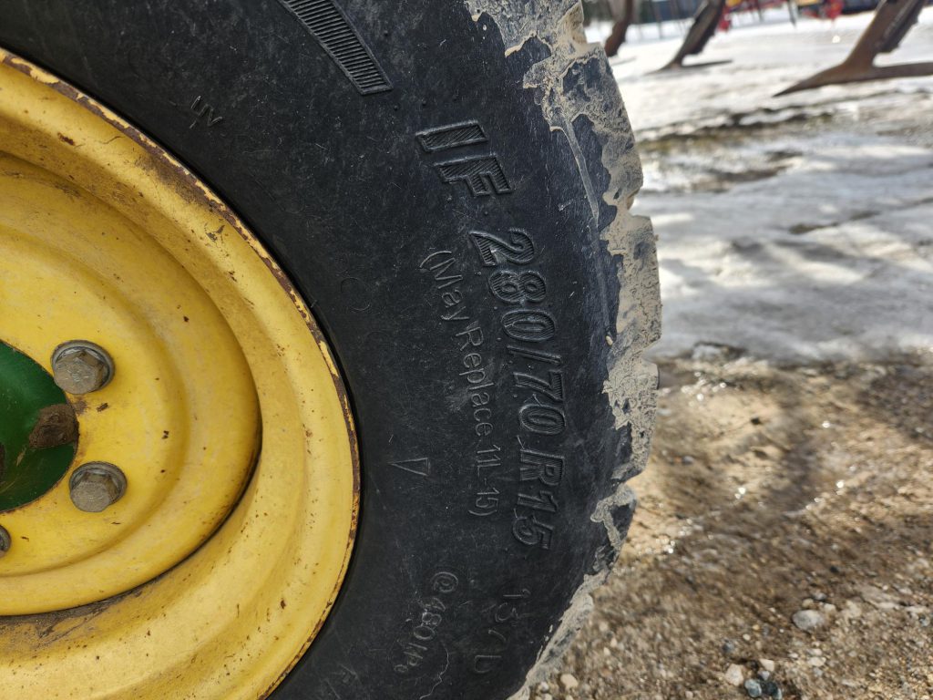 2014 John Deere 2210