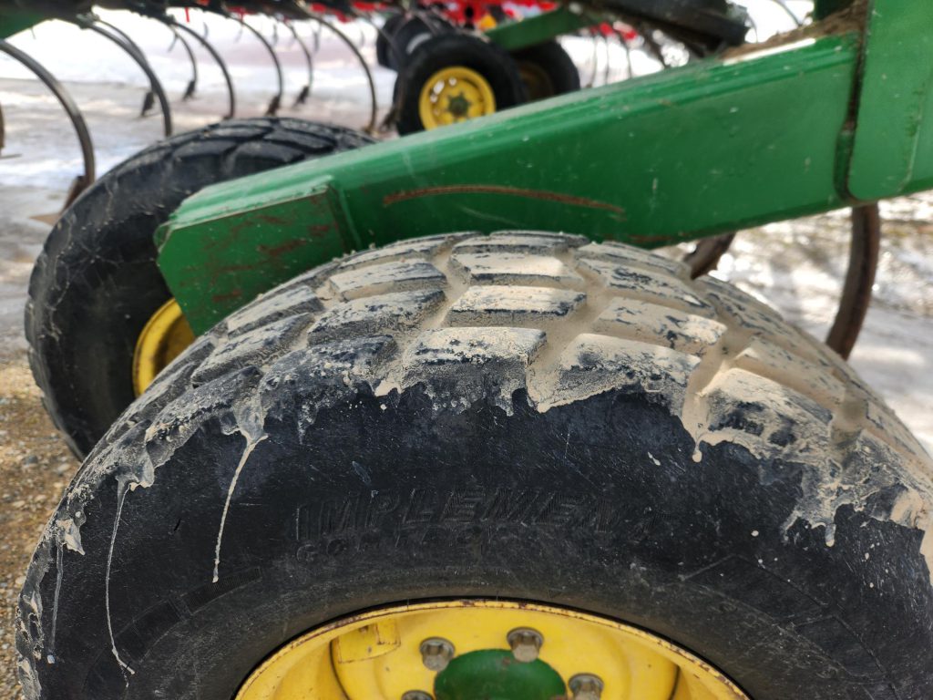 2014 John Deere 2210