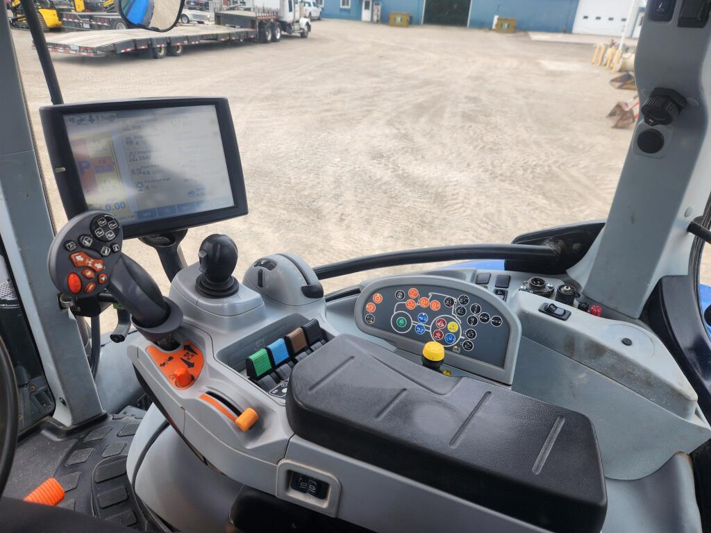 2017 New Holland t7.230