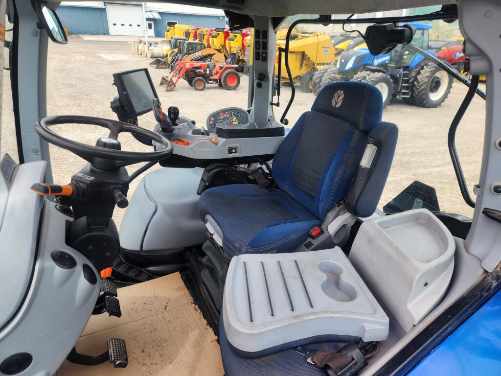 2017 New Holland t7.230
