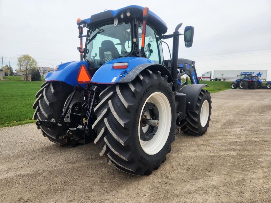 2017 New Holland t7.230