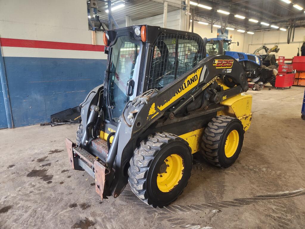 2015 New Holland Construction l225