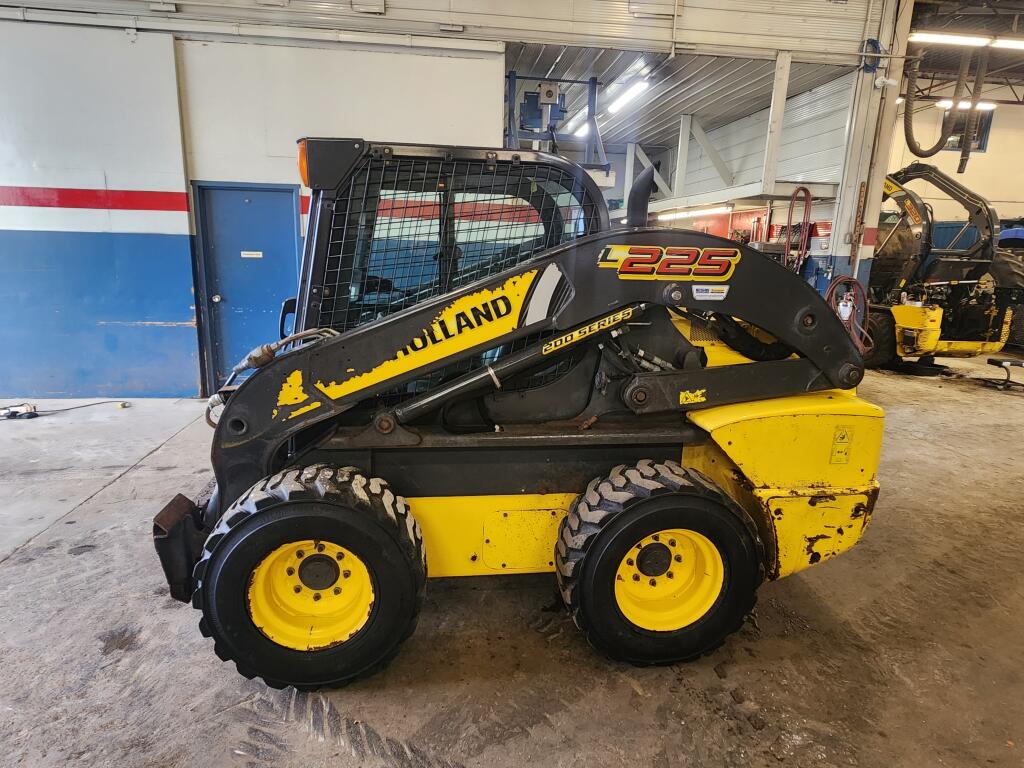 2015 New Holland Construction l225