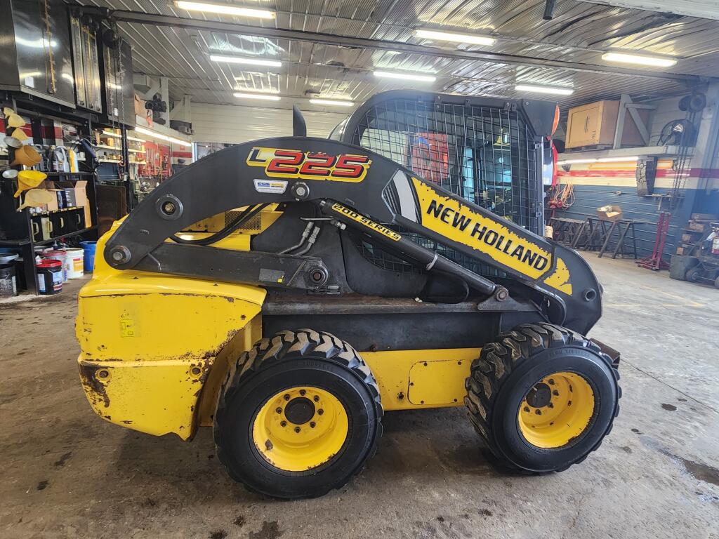 2015 New Holland Construction l225