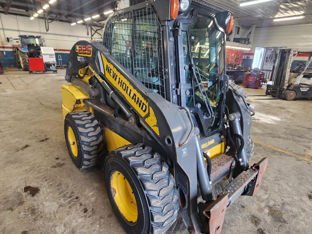 2015 New Holland Construction l225