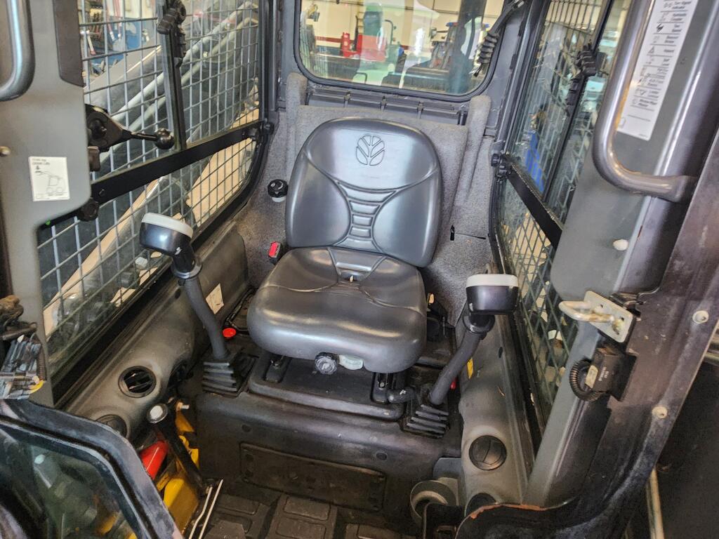 2015 New Holland Construction l225