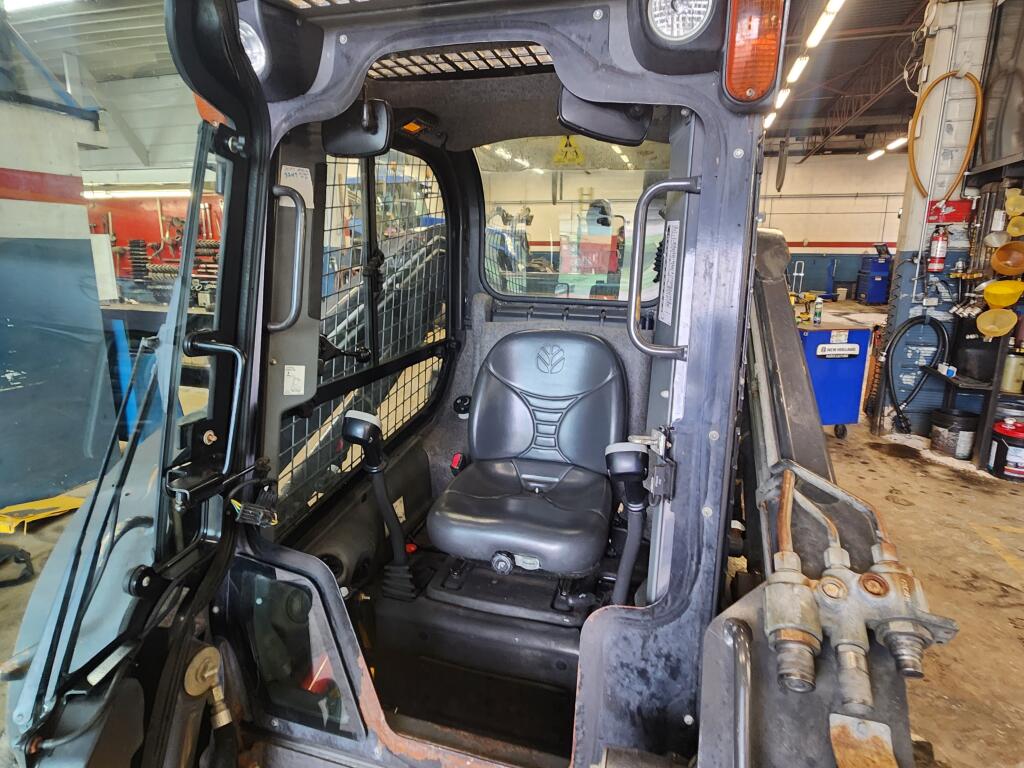 2015 New Holland Construction l225